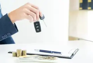 ¿Cuáles son los requisitos básicos para solicitar un crédito automotriz?