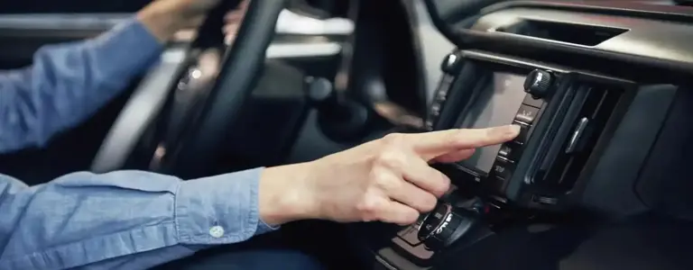¿Qué es y cómo funciona el sistema Auto Hold en un auto?