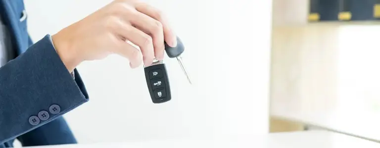 ¿Cuáles son los requisitos básicos para solicitar un crédito automotriz?