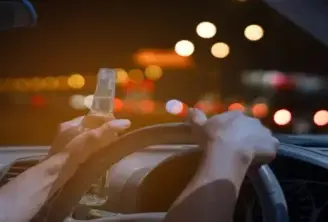 ¿Cómo afecta el consumo de alcohol o drogas en tu conducción? Consecuencias y prevención